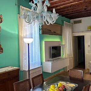 apt-albrizzi-charme.hotelslidodijesolo.com/